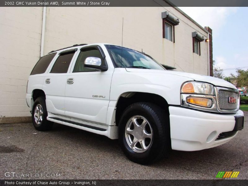 Summit White / Stone Gray 2002 GMC Yukon Denali AWD