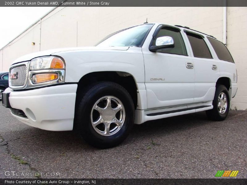 Summit White / Stone Gray 2002 GMC Yukon Denali AWD