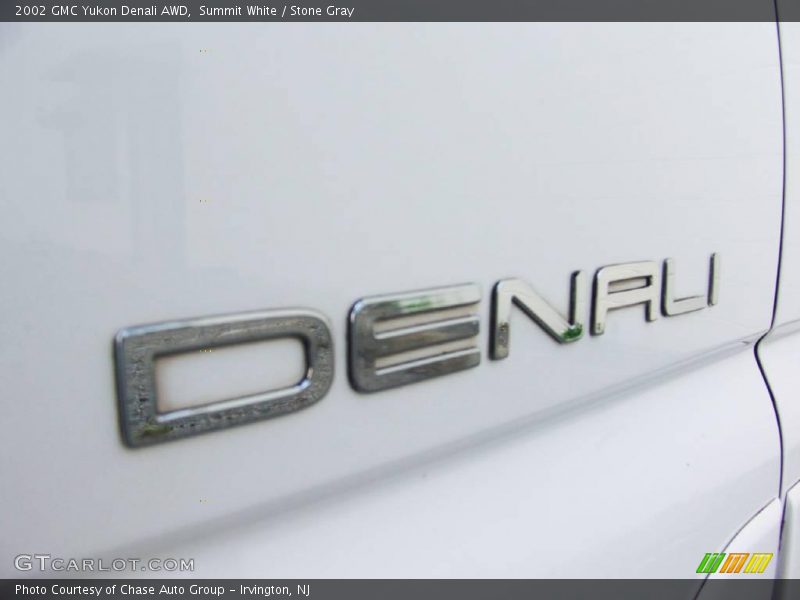 Summit White / Stone Gray 2002 GMC Yukon Denali AWD