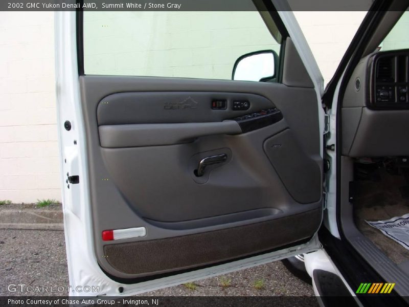 Summit White / Stone Gray 2002 GMC Yukon Denali AWD