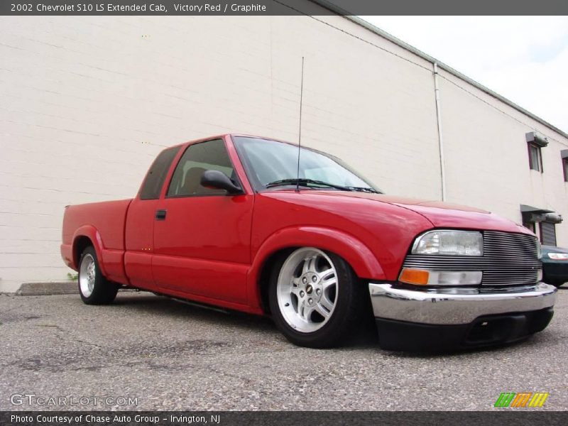 Victory Red / Graphite 2002 Chevrolet S10 LS Extended Cab