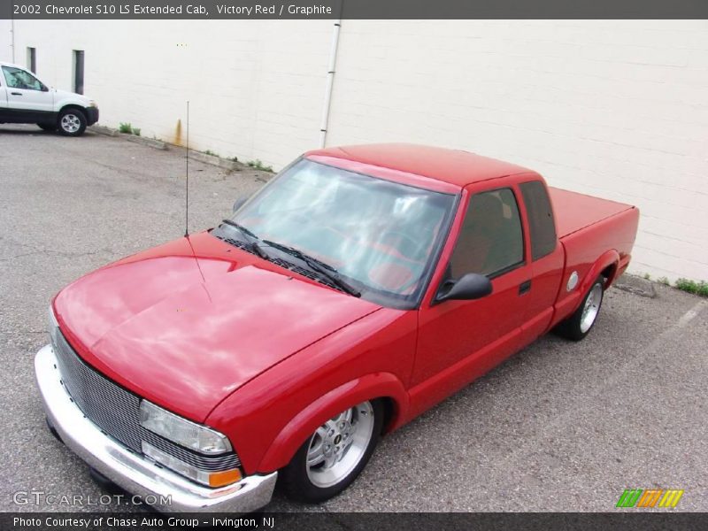 Victory Red / Graphite 2002 Chevrolet S10 LS Extended Cab