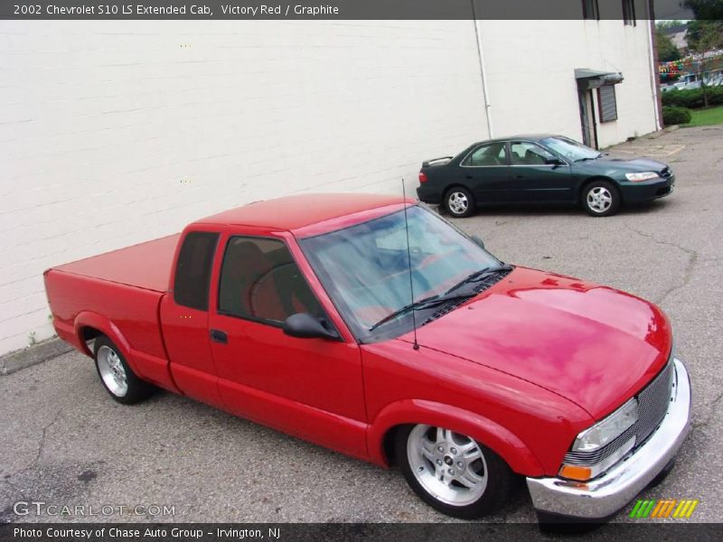 Victory Red / Graphite 2002 Chevrolet S10 LS Extended Cab