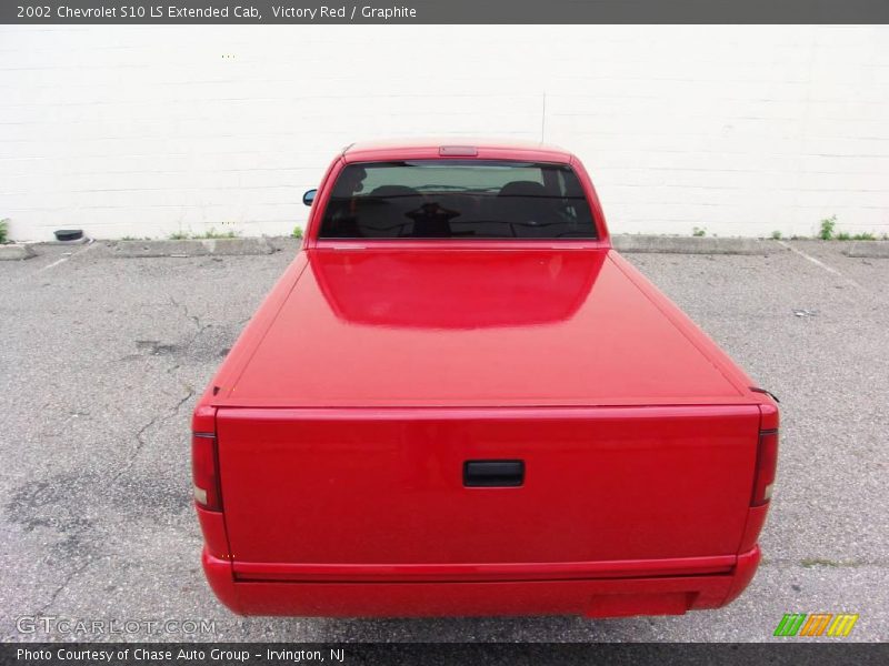 Victory Red / Graphite 2002 Chevrolet S10 LS Extended Cab