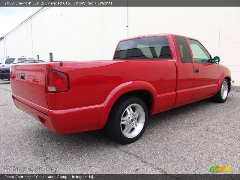 Victory Red / Graphite 2002 Chevrolet S10 LS Extended Cab