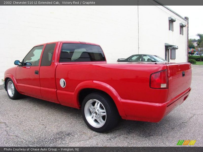Victory Red / Graphite 2002 Chevrolet S10 LS Extended Cab