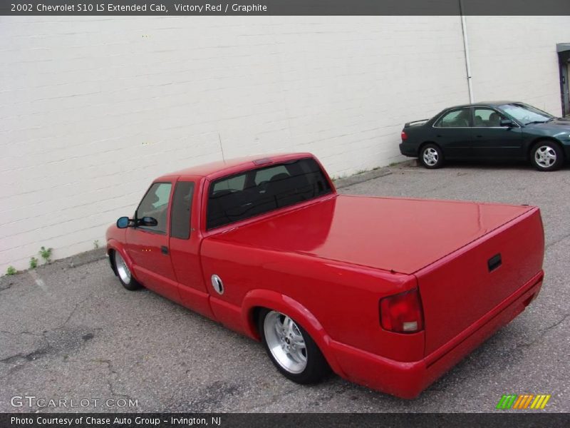 Victory Red / Graphite 2002 Chevrolet S10 LS Extended Cab