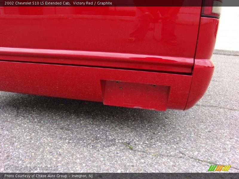 Victory Red / Graphite 2002 Chevrolet S10 LS Extended Cab