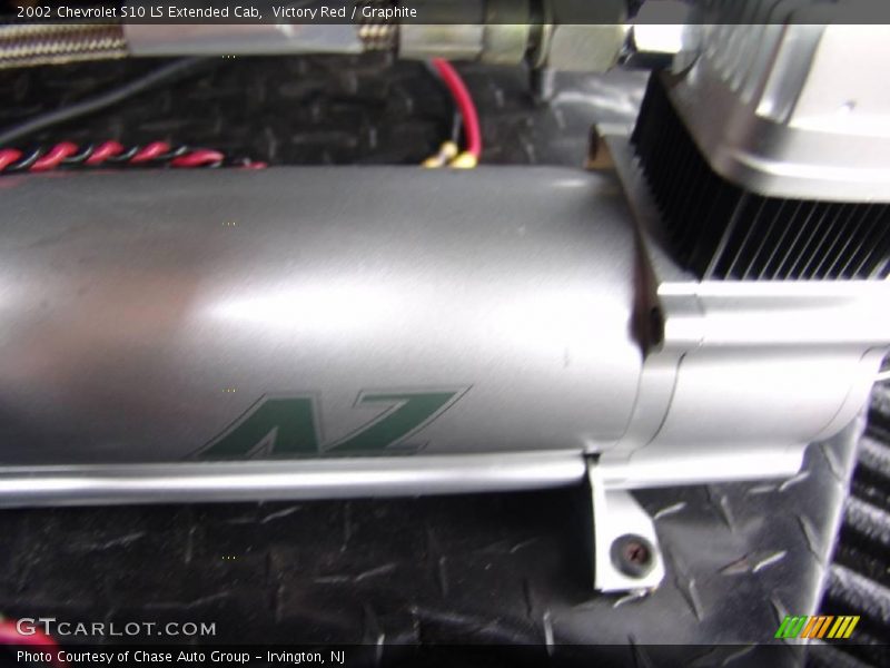 Victory Red / Graphite 2002 Chevrolet S10 LS Extended Cab