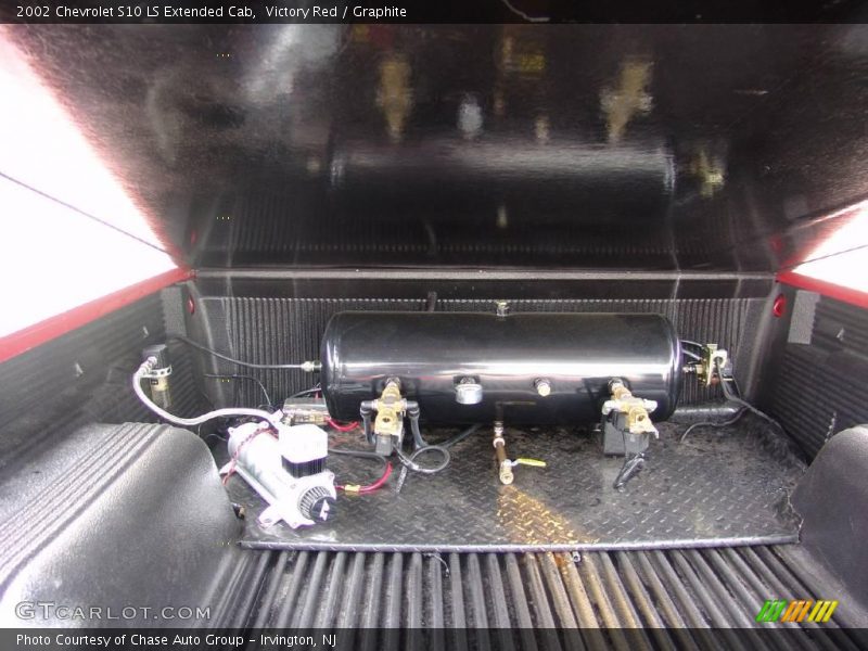 Victory Red / Graphite 2002 Chevrolet S10 LS Extended Cab