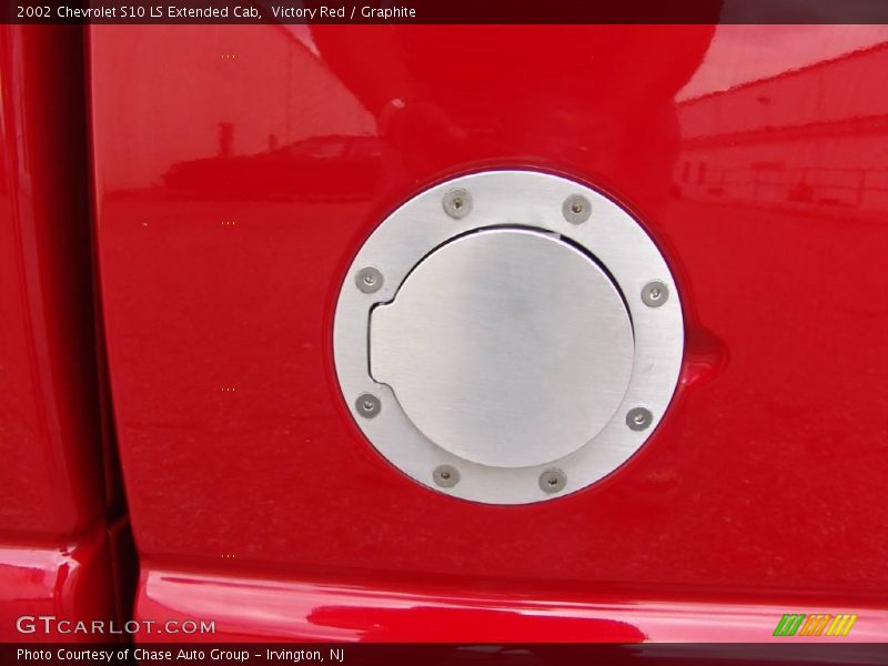 Victory Red / Graphite 2002 Chevrolet S10 LS Extended Cab