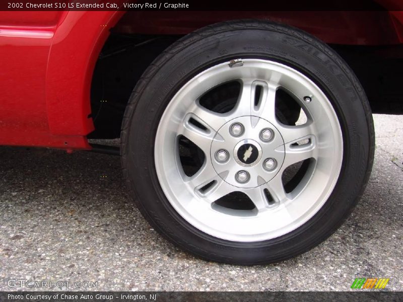 Victory Red / Graphite 2002 Chevrolet S10 LS Extended Cab
