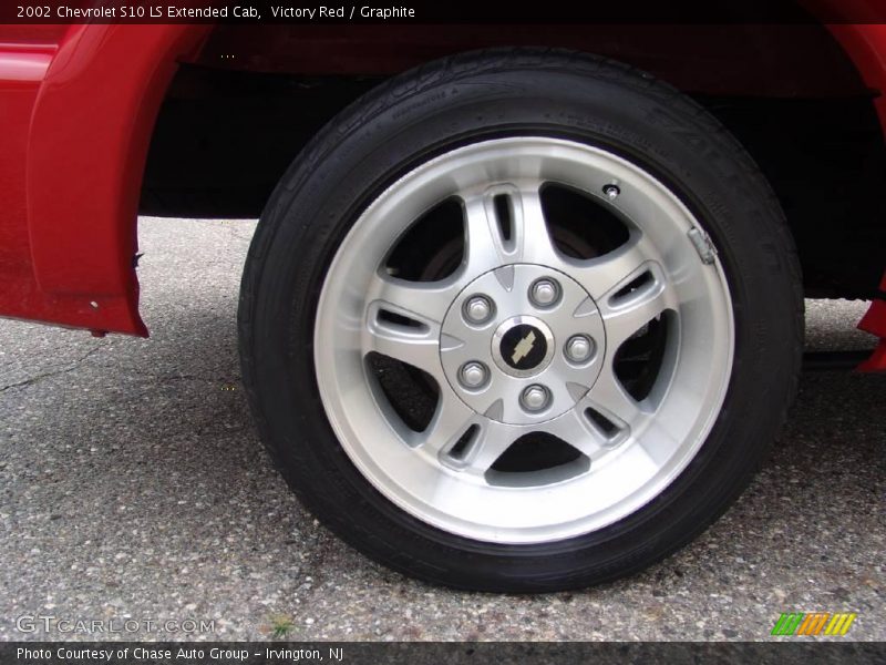 Victory Red / Graphite 2002 Chevrolet S10 LS Extended Cab