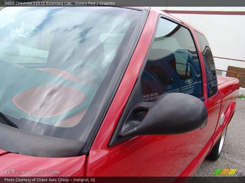 Victory Red / Graphite 2002 Chevrolet S10 LS Extended Cab