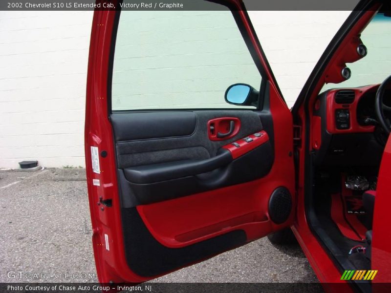 Victory Red / Graphite 2002 Chevrolet S10 LS Extended Cab