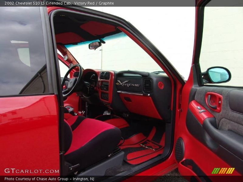 Victory Red / Graphite 2002 Chevrolet S10 LS Extended Cab