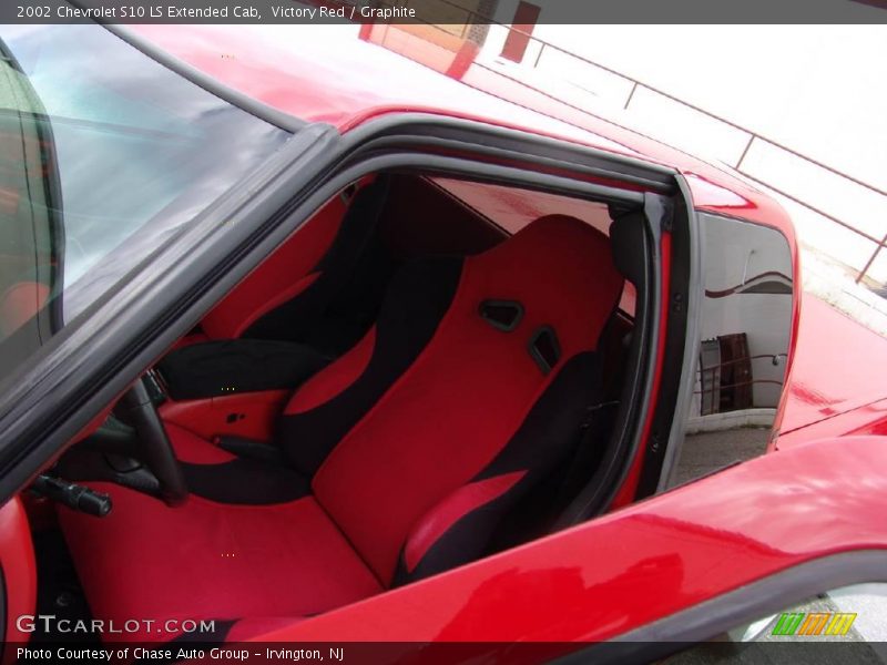 Victory Red / Graphite 2002 Chevrolet S10 LS Extended Cab