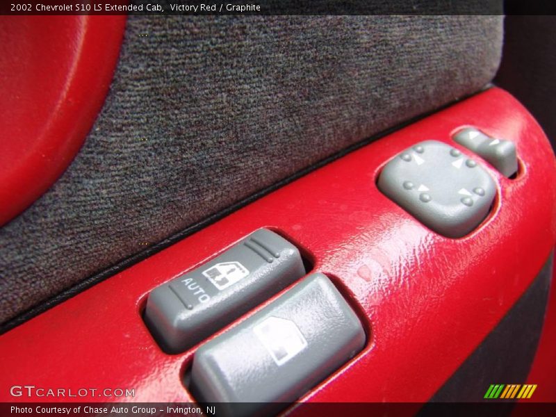 Victory Red / Graphite 2002 Chevrolet S10 LS Extended Cab