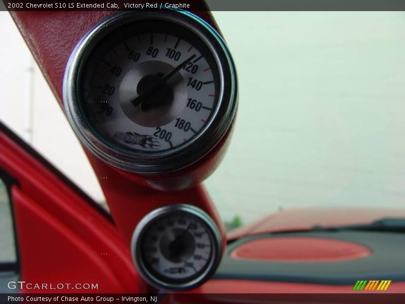 Victory Red / Graphite 2002 Chevrolet S10 LS Extended Cab
