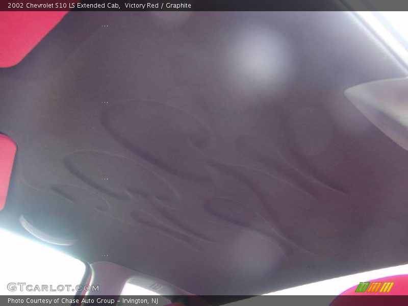 Victory Red / Graphite 2002 Chevrolet S10 LS Extended Cab