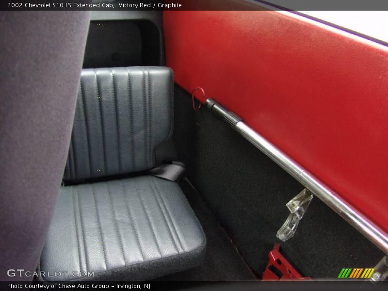 Victory Red / Graphite 2002 Chevrolet S10 LS Extended Cab