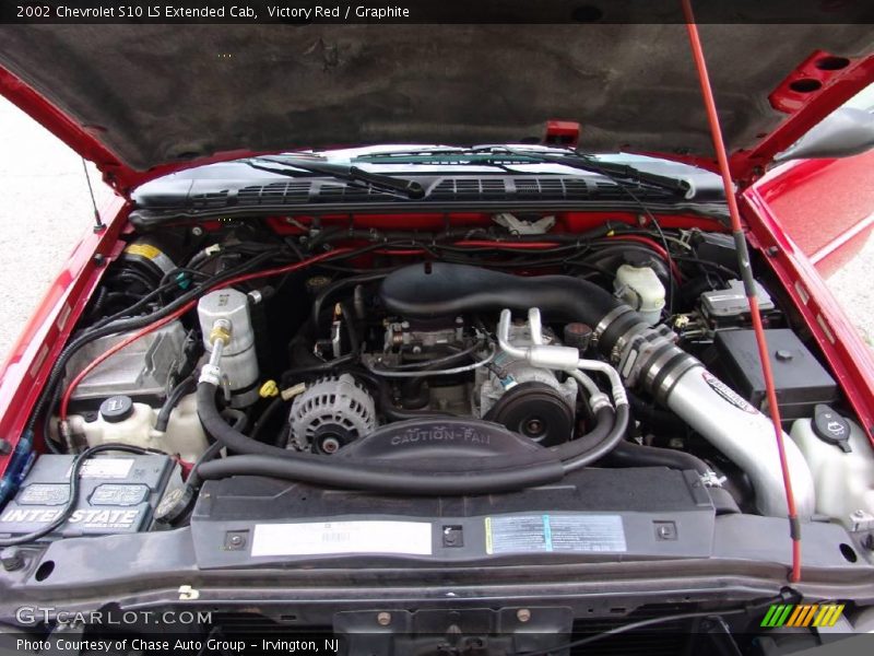 Victory Red / Graphite 2002 Chevrolet S10 LS Extended Cab