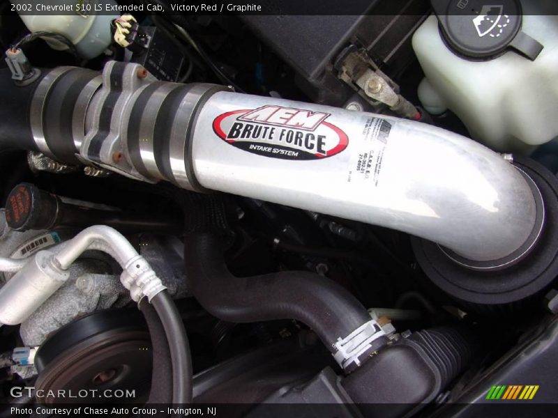 Victory Red / Graphite 2002 Chevrolet S10 LS Extended Cab