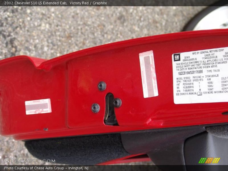Victory Red / Graphite 2002 Chevrolet S10 LS Extended Cab