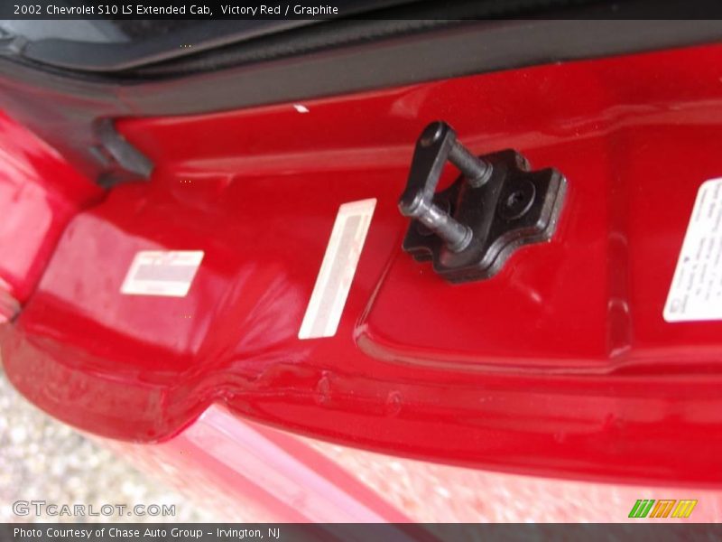 Victory Red / Graphite 2002 Chevrolet S10 LS Extended Cab