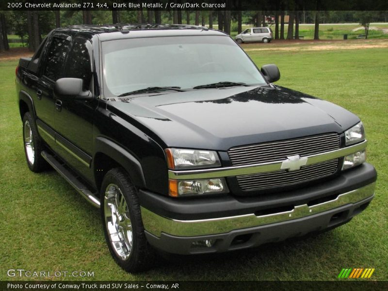 Dark Blue Metallic / Gray/Dark Charcoal 2005 Chevrolet Avalanche Z71 4x4