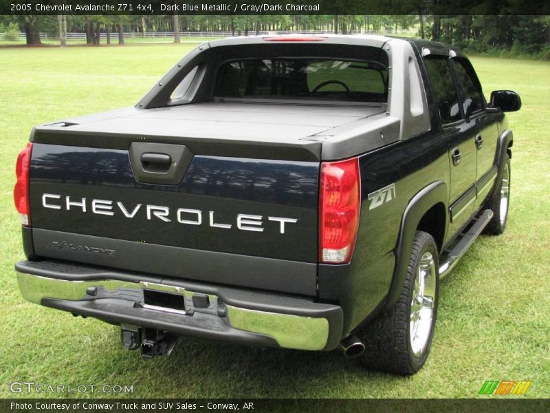 Dark Blue Metallic / Gray/Dark Charcoal 2005 Chevrolet Avalanche Z71 4x4