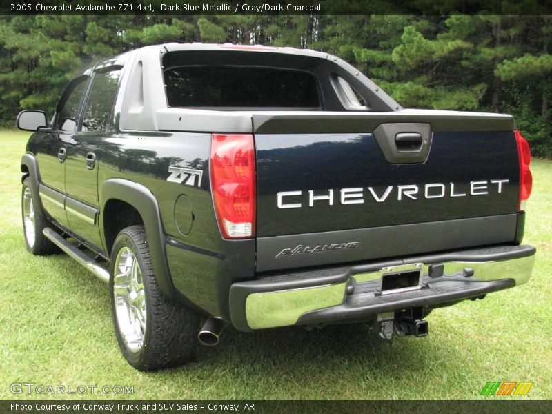 Dark Blue Metallic / Gray/Dark Charcoal 2005 Chevrolet Avalanche Z71 4x4