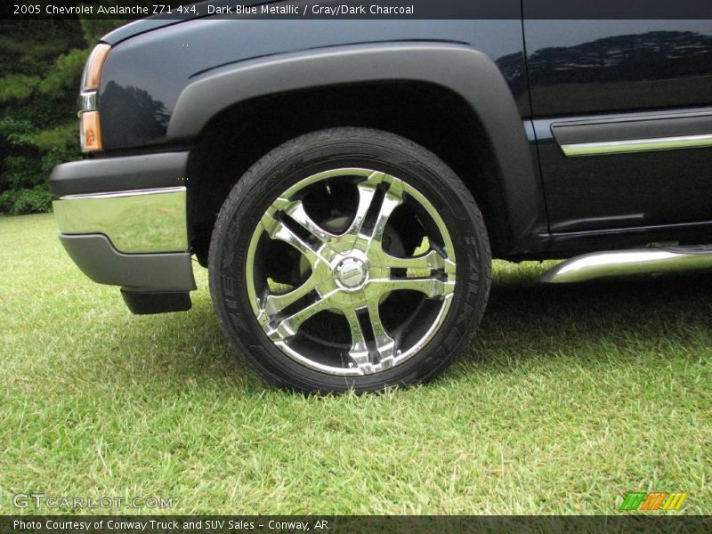 Dark Blue Metallic / Gray/Dark Charcoal 2005 Chevrolet Avalanche Z71 4x4