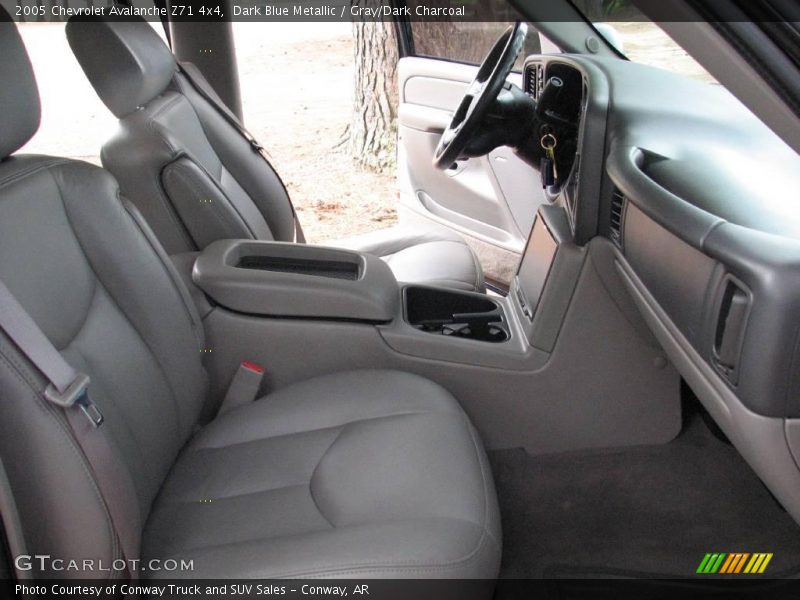 Dark Blue Metallic / Gray/Dark Charcoal 2005 Chevrolet Avalanche Z71 4x4