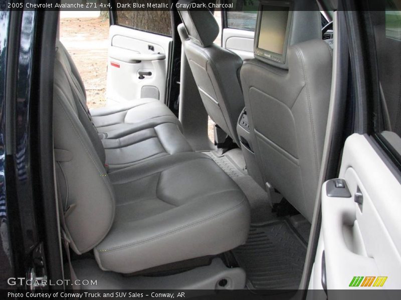 Dark Blue Metallic / Gray/Dark Charcoal 2005 Chevrolet Avalanche Z71 4x4