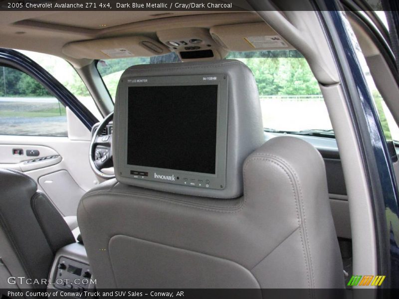Dark Blue Metallic / Gray/Dark Charcoal 2005 Chevrolet Avalanche Z71 4x4