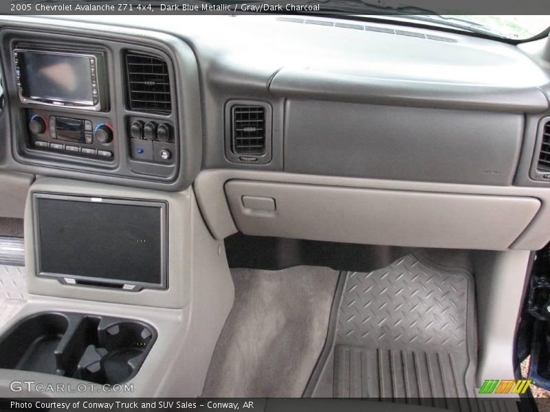 Dark Blue Metallic / Gray/Dark Charcoal 2005 Chevrolet Avalanche Z71 4x4