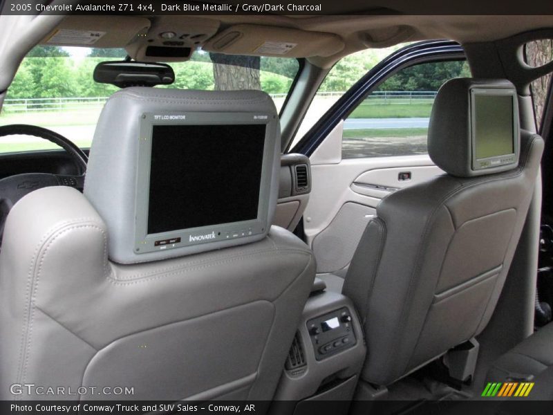 Dark Blue Metallic / Gray/Dark Charcoal 2005 Chevrolet Avalanche Z71 4x4