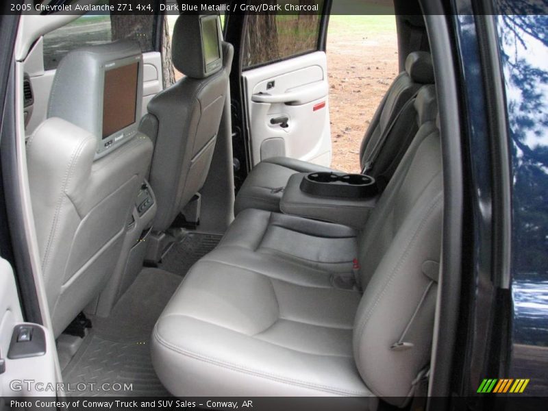Dark Blue Metallic / Gray/Dark Charcoal 2005 Chevrolet Avalanche Z71 4x4