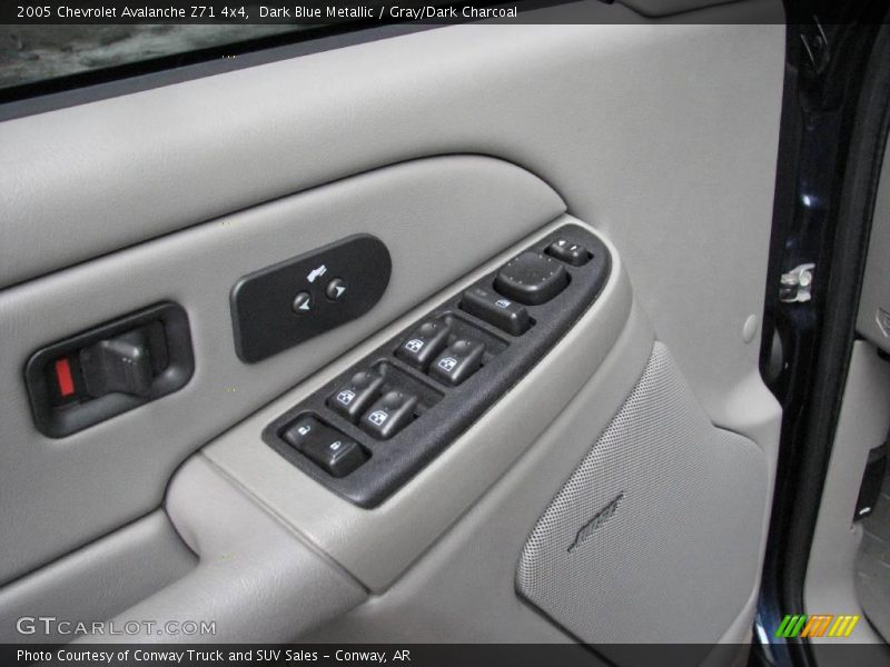 Dark Blue Metallic / Gray/Dark Charcoal 2005 Chevrolet Avalanche Z71 4x4