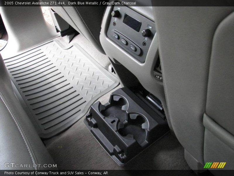 Dark Blue Metallic / Gray/Dark Charcoal 2005 Chevrolet Avalanche Z71 4x4