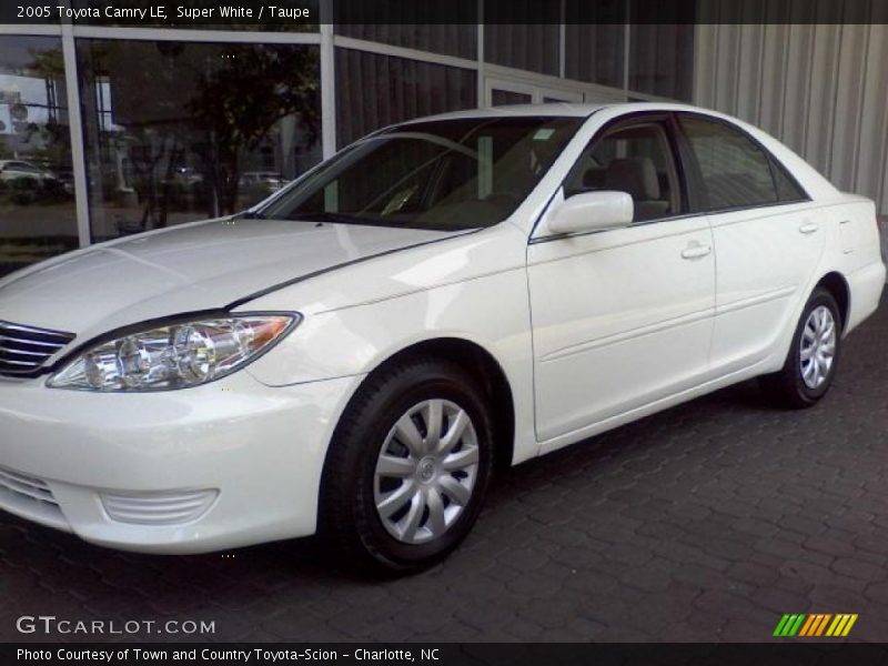 Super White / Taupe 2005 Toyota Camry LE