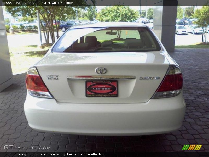 Super White / Taupe 2005 Toyota Camry LE