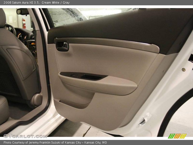 Cream White / Gray 2008 Saturn Aura XE 3.5