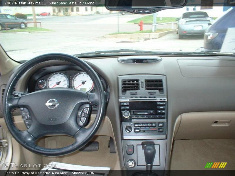 Sunlit Sand Metallic / Blond 2002 Nissan Maxima SE