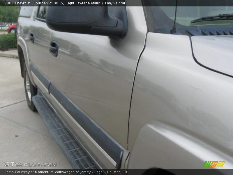 Light Pewter Metallic / Tan/Neutral 2003 Chevrolet Suburban 2500 LS