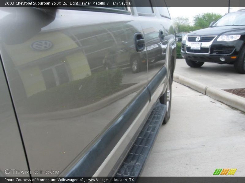Light Pewter Metallic / Tan/Neutral 2003 Chevrolet Suburban 2500 LS