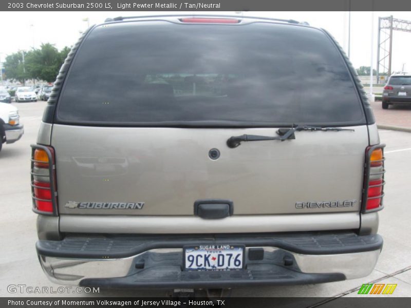 Light Pewter Metallic / Tan/Neutral 2003 Chevrolet Suburban 2500 LS