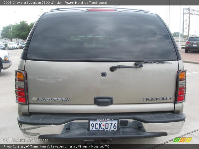 Light Pewter Metallic / Tan/Neutral 2003 Chevrolet Suburban 2500 LS