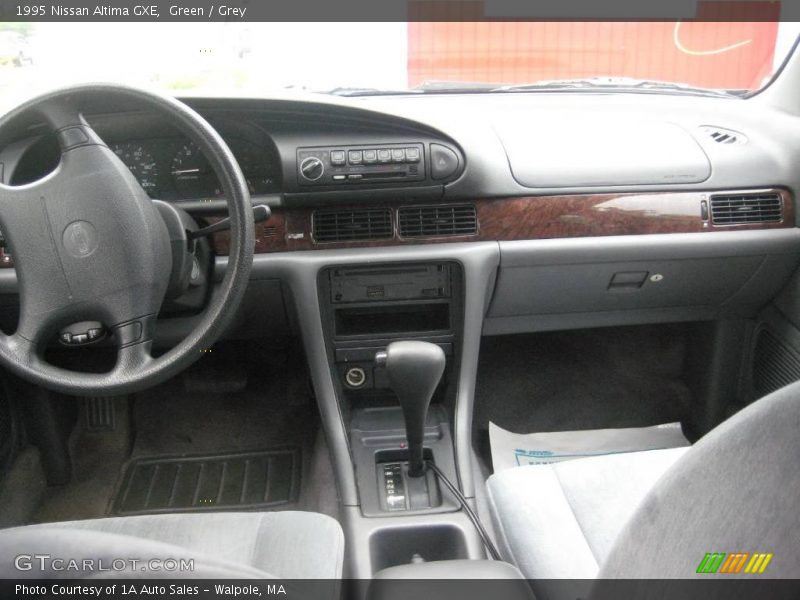 Green / Grey 1995 Nissan Altima GXE